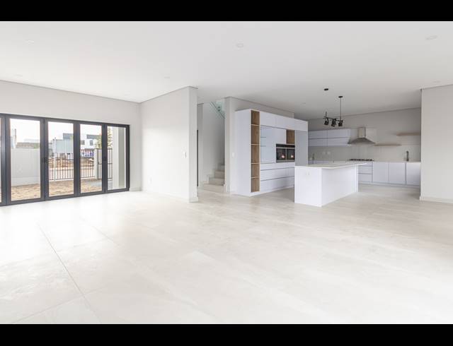 4 BEDROOM FREEHOLD FOR SALE IN SANDOWN